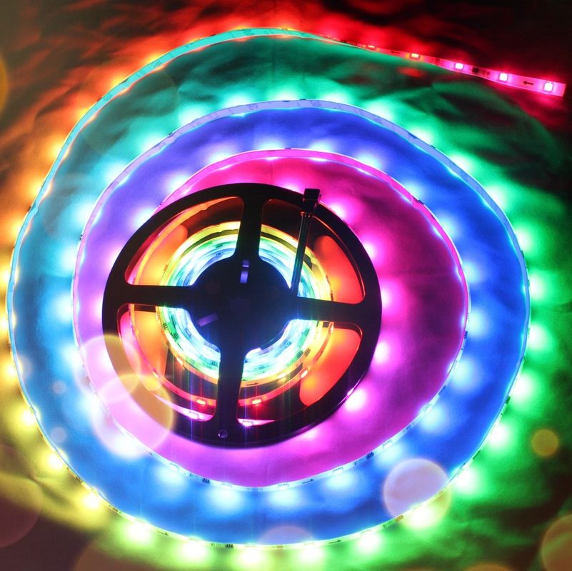 شريط إضاءة LED مرن WS2812B RGB 5050SMD فردي قابل للعنونة 16.4FT 60 بكسل / M 300 بكسل أسود PCB بالألوان الكاملة